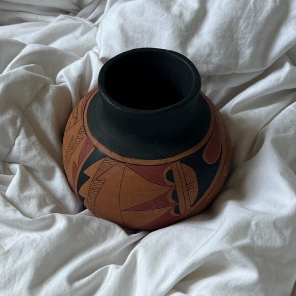 Vintage Black Red and Clay Colored Pottery with Design, signed - Picture 1 of 8